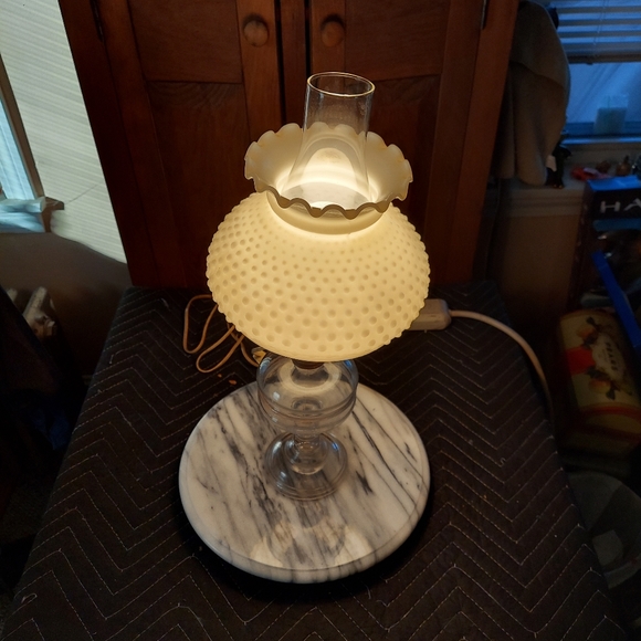 Mid century Hobnail Lamp - Picture 4 of 15
